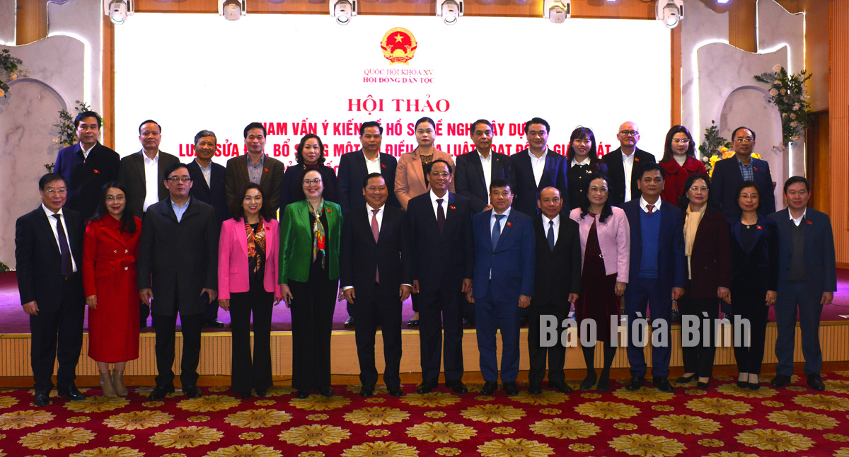 Thượng tướng Trần Quang Phương, Ủy viên BCH T.Ư Đảng, Phó Chủ tịch Quốc hội và các đại biểu tại hội thảo.