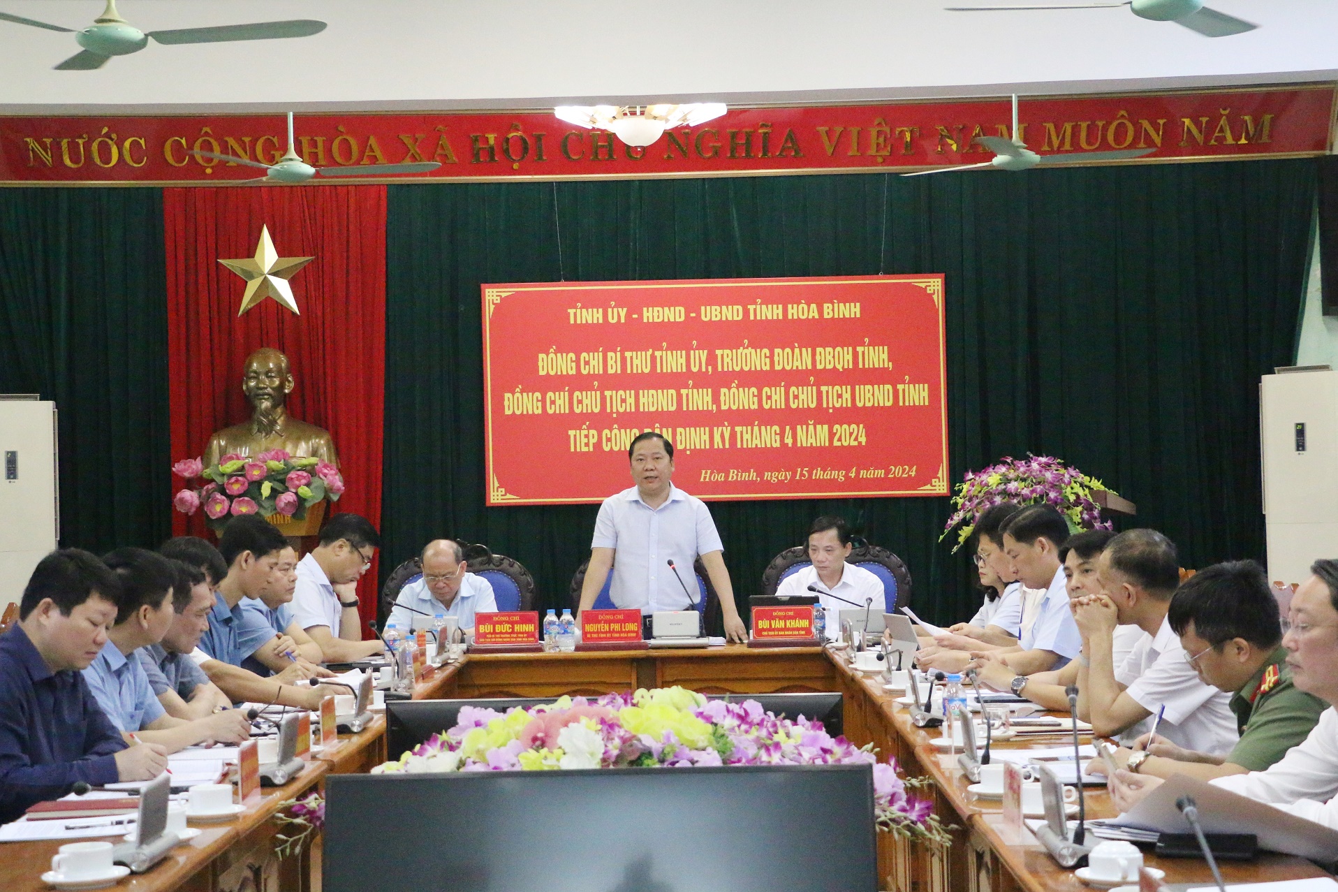 Đồng chí Nguyễn Phi Long, Ủy viên dự khuyết BCH T.Ư Đảng, Bí thư Tỉnh ủy phát biểu tại buổi tiếp công dân định kỳ tháng 4