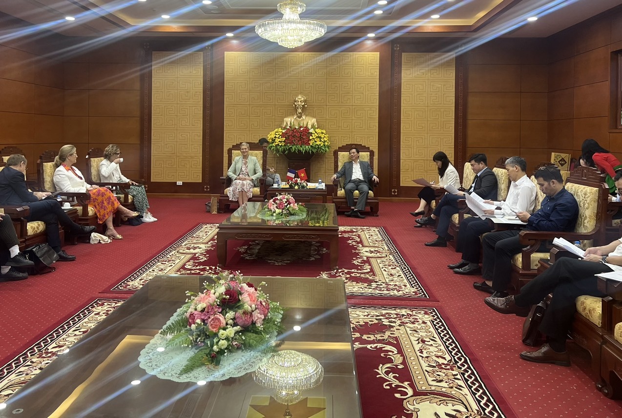 Ủy ban nhân dân tỉnh làm việc với Phái đoàn Nghị sĩ Pháp và AFD tại Việt Nam